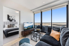 Chic 1-Bed with City Views Parking Gym & Pool